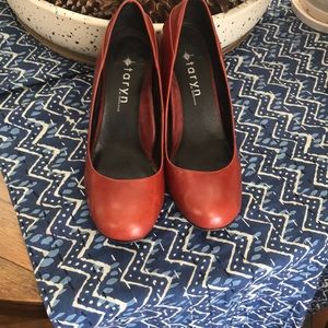 Taryn Rose high heel pumps